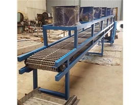 降溫傳送帶，風(fēng)冷輸送機(jī)，給高溫?zé)峒t鍛造件降溫的鏈條片輸送機(jī)