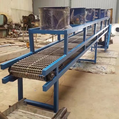 降溫傳送帶，風(fēng)冷輸送機(jī)，給高溫?zé)峒t鍛造件降溫的鏈條片輸送機(jī)